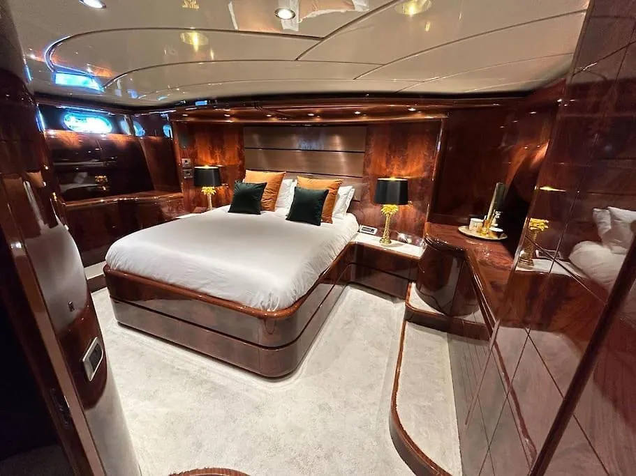 فندق Super Yacht Located In Puerto Banus ماربيا إسبانيا