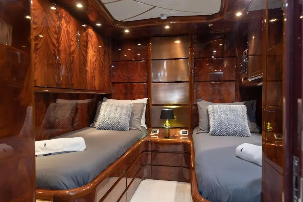 فندق Super Yacht Located In Puerto Banus ماربيا 0*,