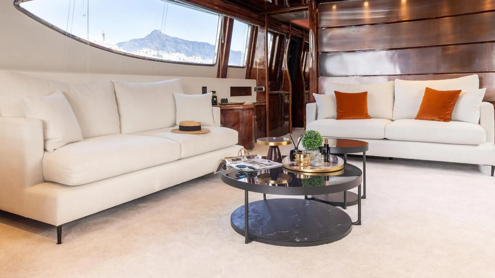 보트호텔 Super Yacht Located In Puerto Banus 호텔 마르베야