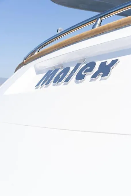 Super Yacht Located In Puerto Banus 호텔 마르베야 보트호텔