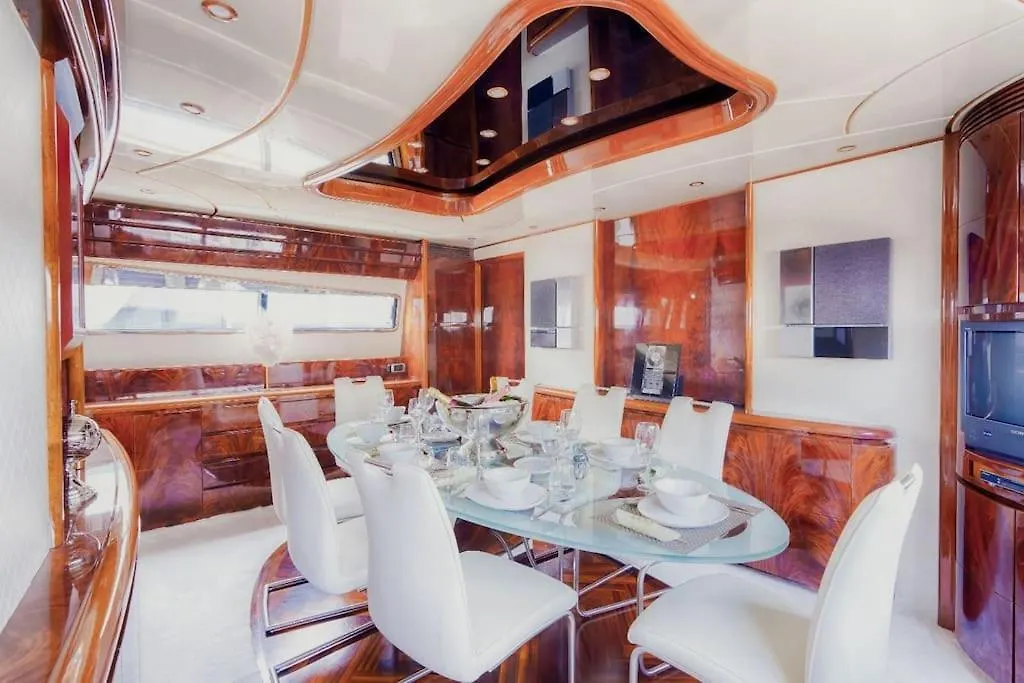 보트호텔 Super Yacht Located In Puerto Banus 호텔 마르베야