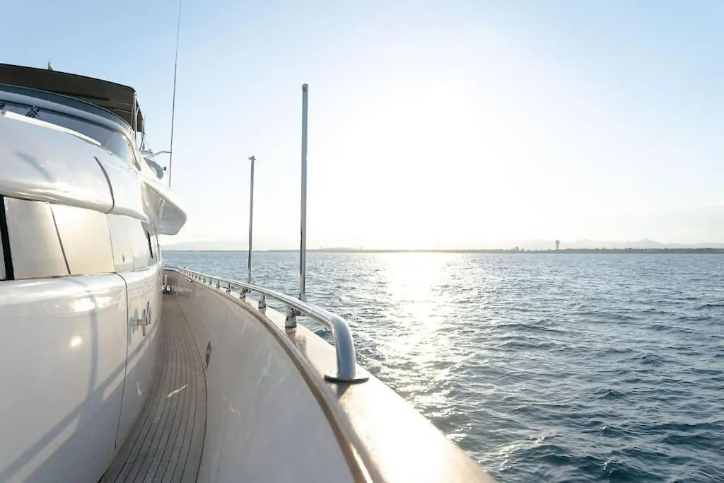 Super Yacht Located In Puerto Banus 호텔 마르베야 0*,