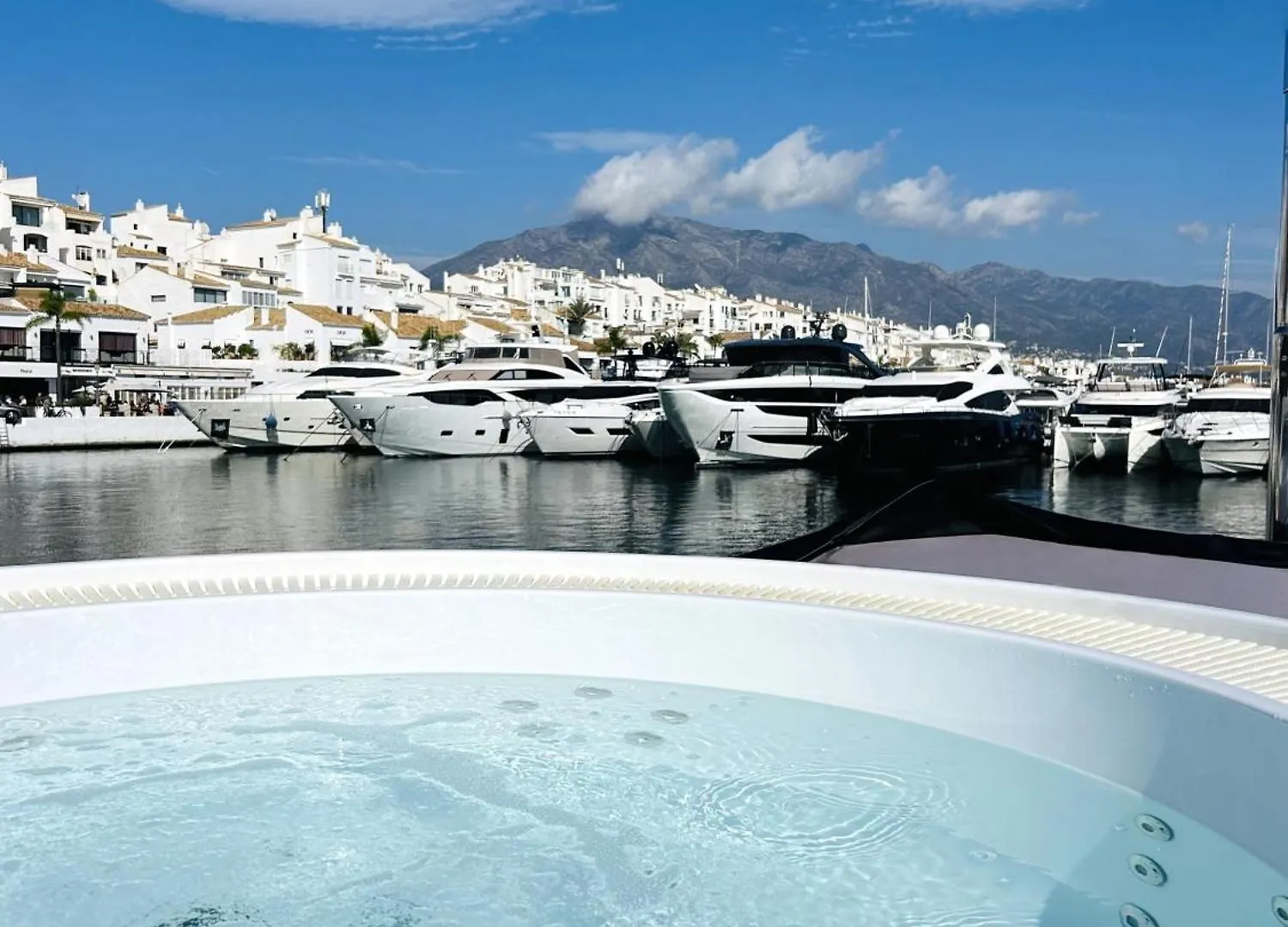 Super Yacht Located In Puerto Banus 호텔 마르베야 0*,